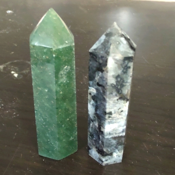 Green aventurine and labradorite tower - Picture 1 of 5